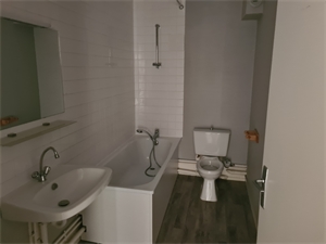 t2 à la location -   08000  CHARLEVILLE MEZIERES, surface 49 m2 location t2 - UBI481964285